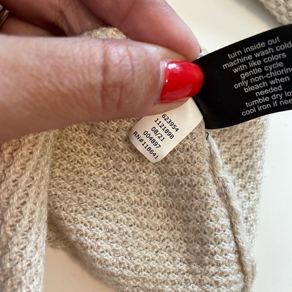 Lane Bryant Long Ruffle Sleeve Sweater Sharkbite Hem Cream Oatmeal Top Sz 26/28 - Picture 7 of 10